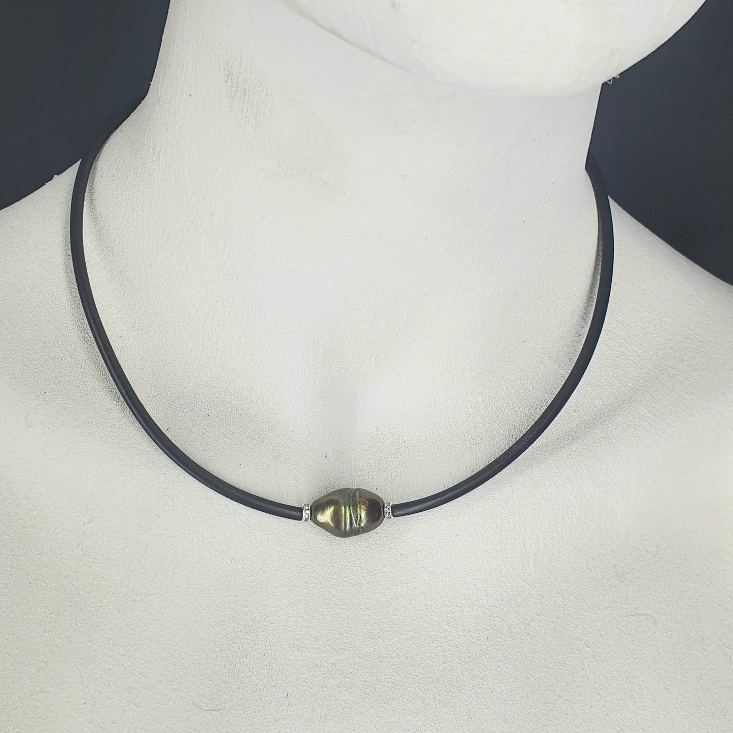 Collar C-32 Perla olivo