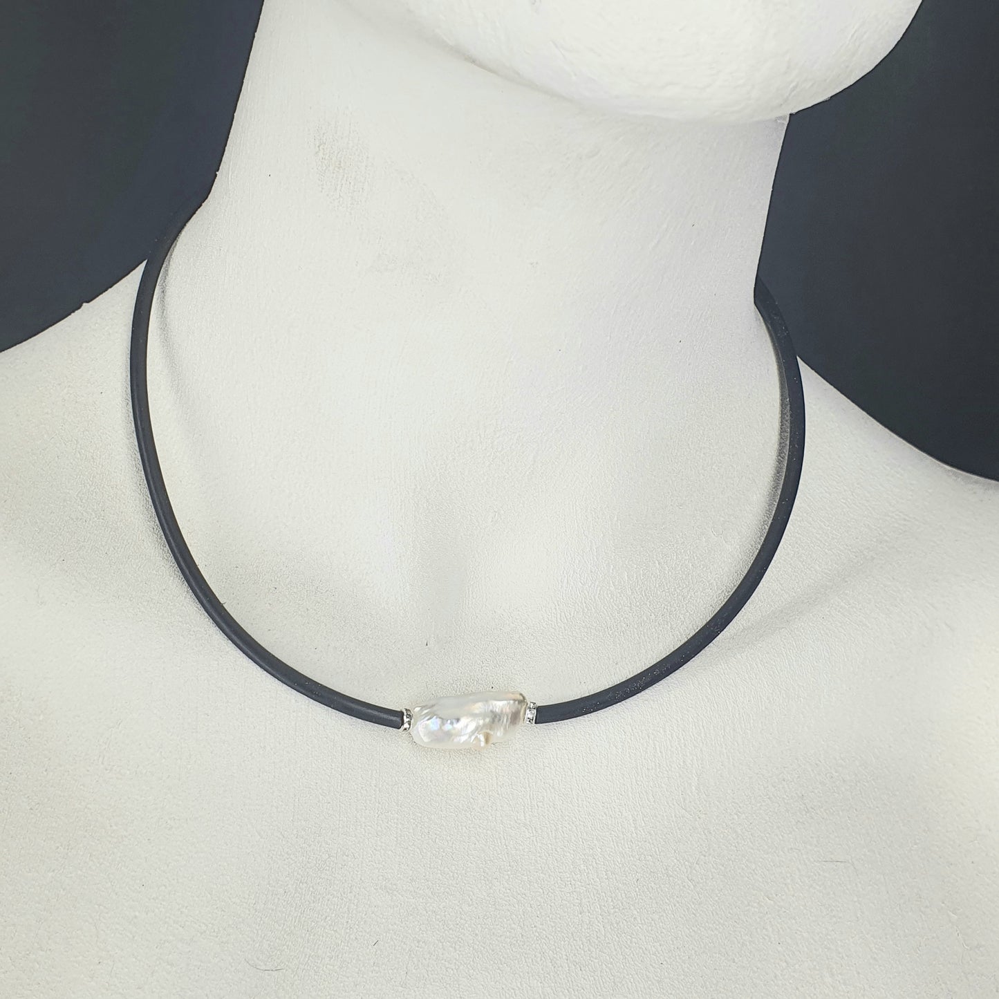 Collar C-30 Perla barroca blanca