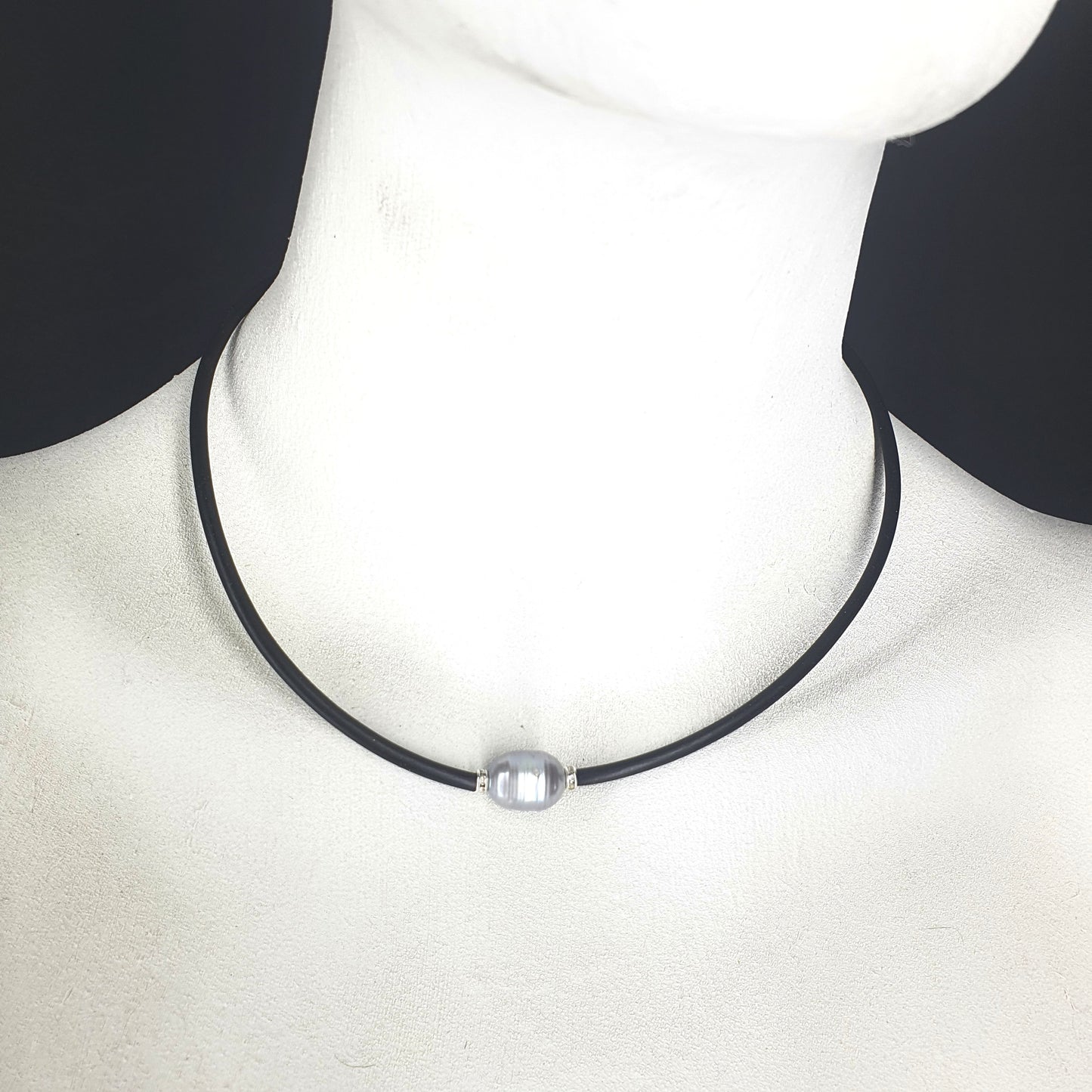 Collar C-29 Perla gris claro
